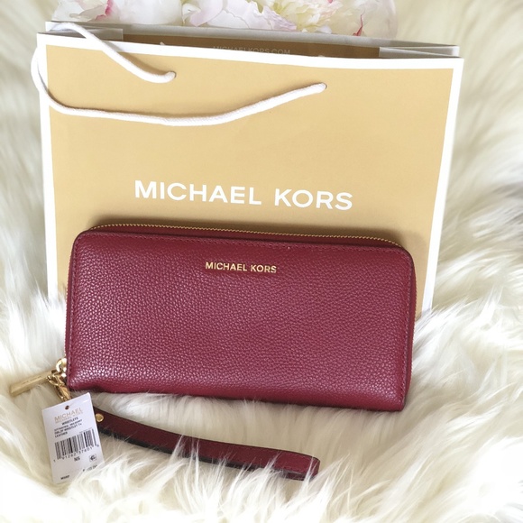 MICHAEL Michael Kors Handbags - Michael Kors 
Money Pieces 
Travel Continental Zip